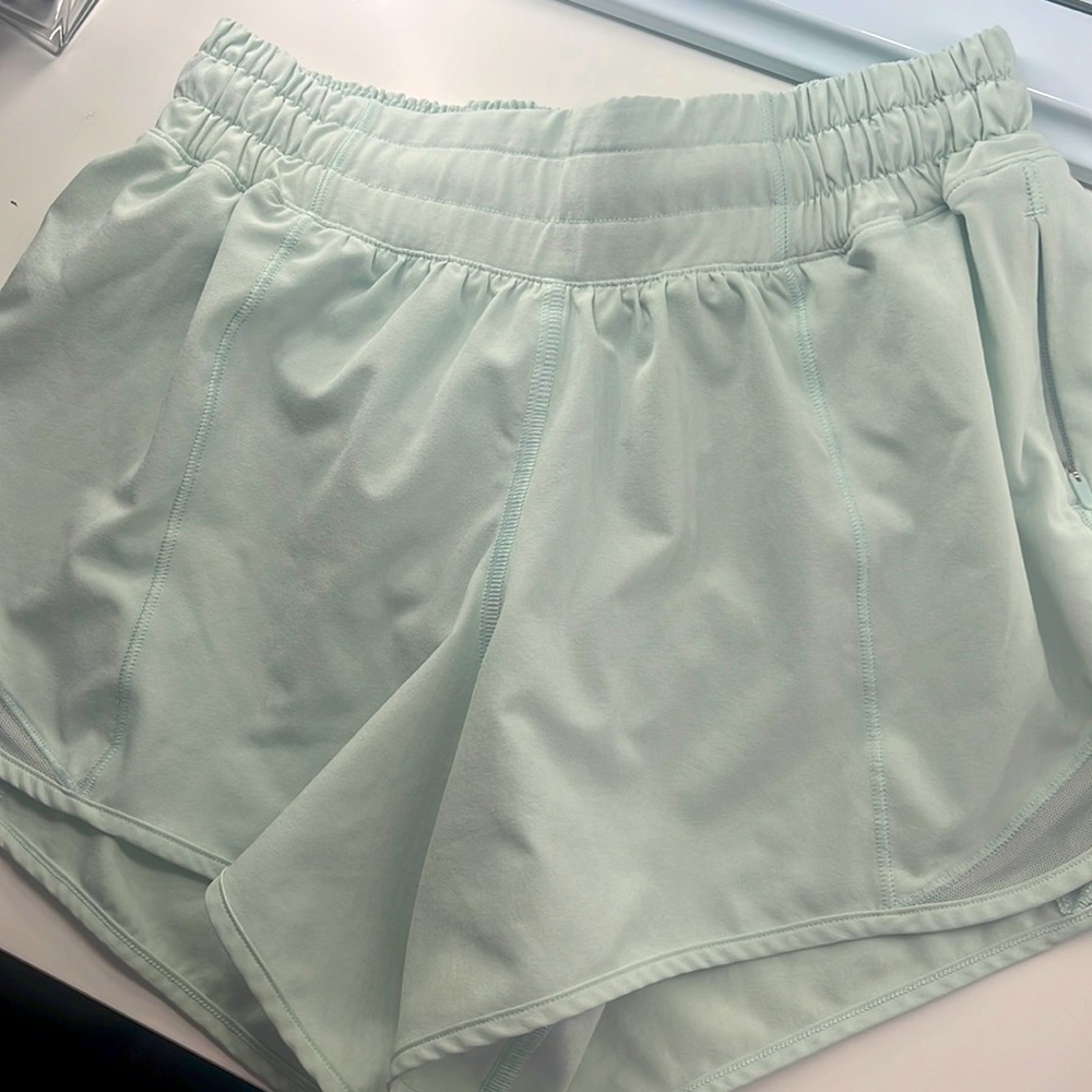 Lululemon Rare delicate mint size 2 4” hottie hots